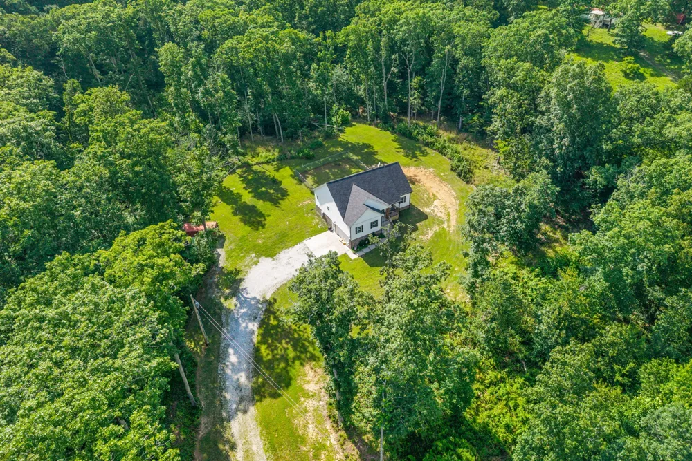 381 Tummins Rd Mc Ewen, TN 37101