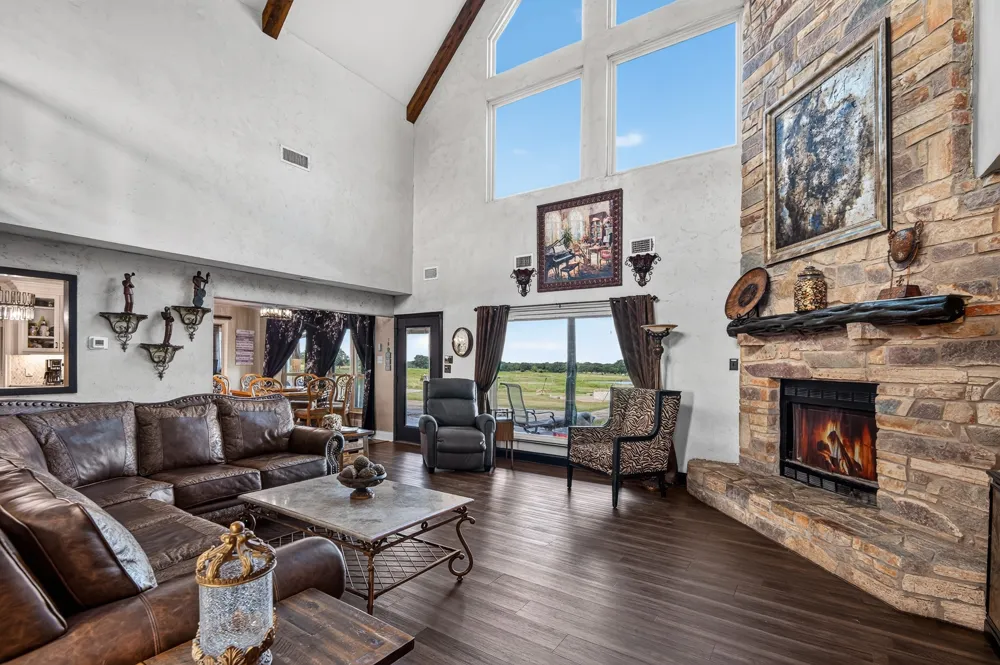 360 Pop Noah Road Collinsville, TX 76233