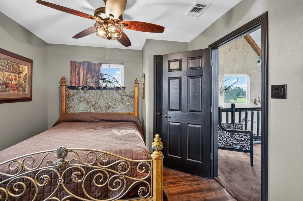360 Pop Noah Road Collinsville, TX 76233