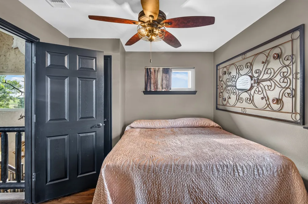 360 Pop Noah Road Collinsville, TX 76233