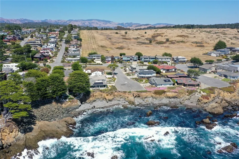 4925 Windsor Boulevard Cambria, CA 93428