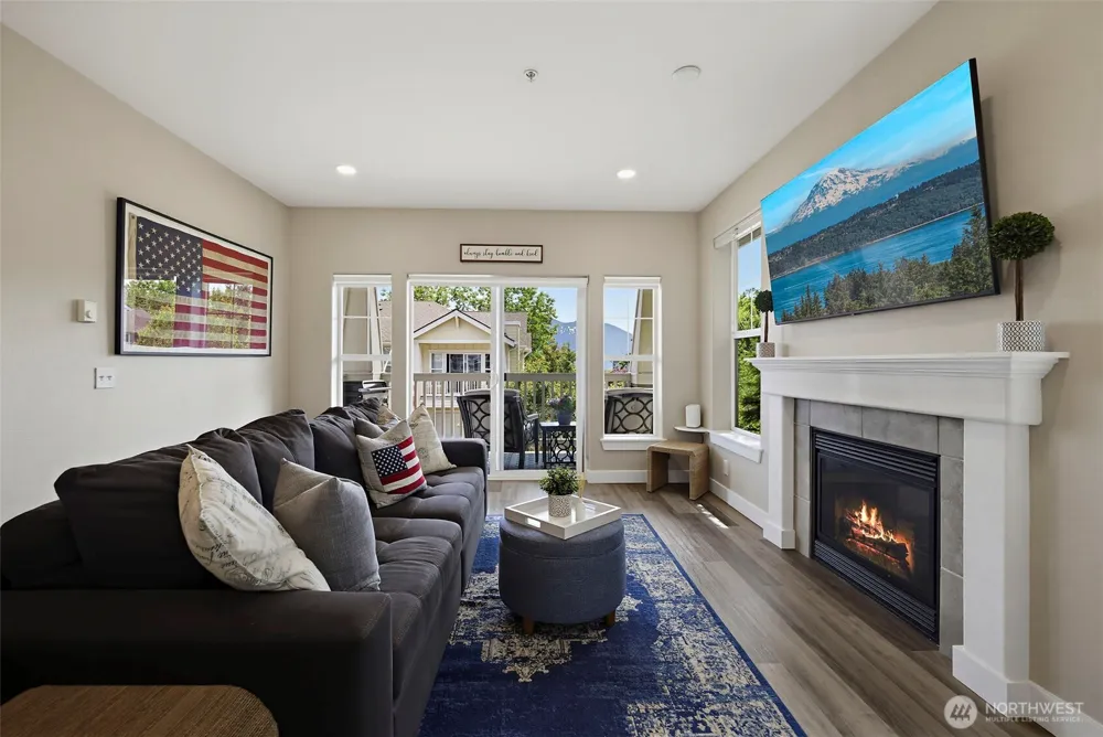 7705 Fairway Avenue SE #204 Snoqualmie, WA 98065