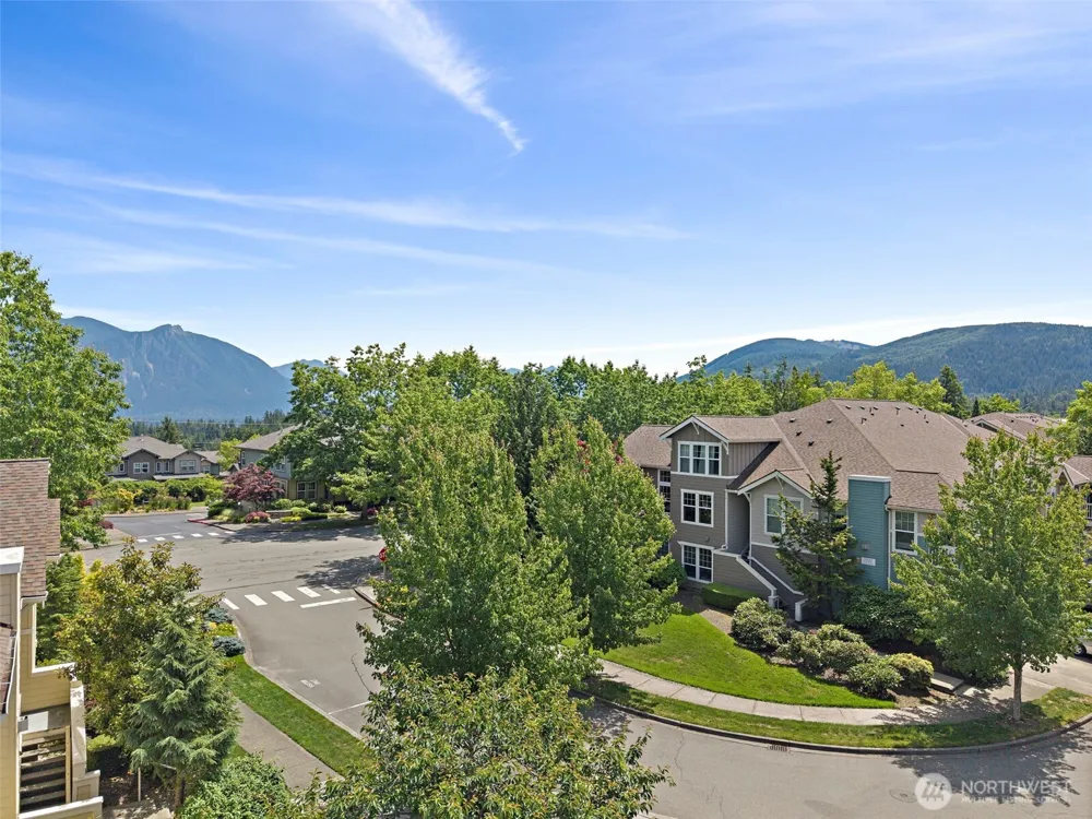 7705 Fairway Avenue SE #204 Snoqualmie, WA 98065