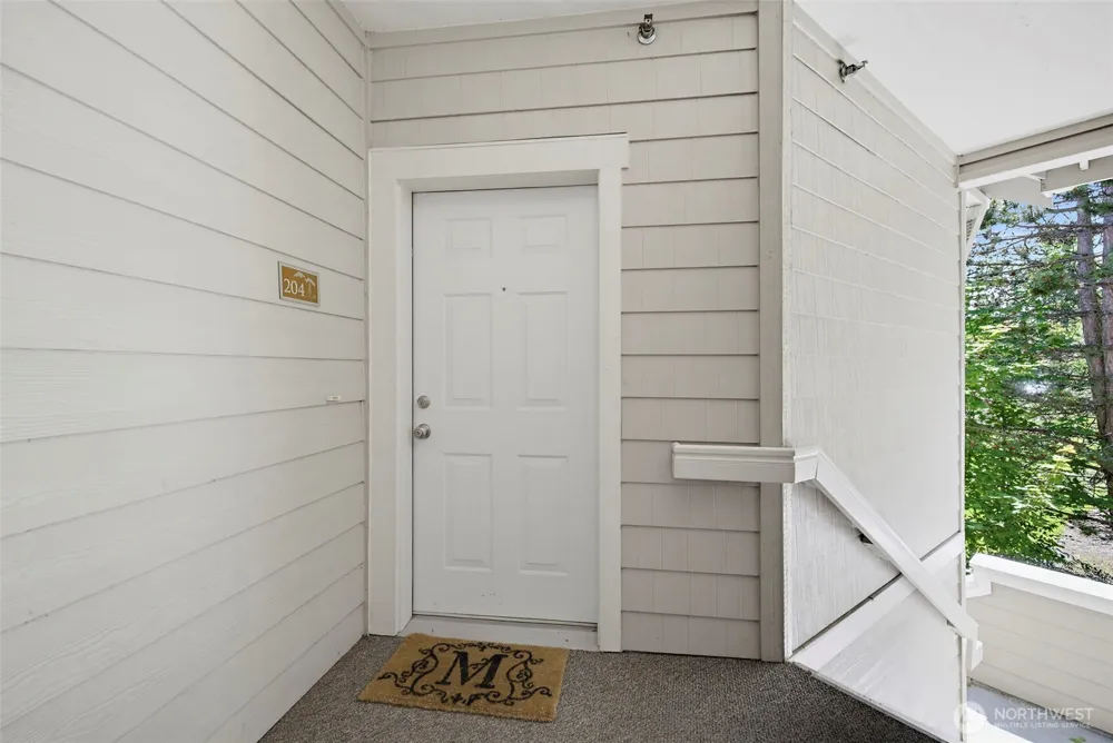 7705 Fairway Avenue SE #204 Snoqualmie, WA 98065