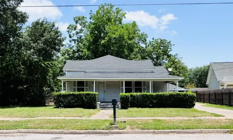 106 W Prairie Avenue