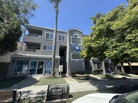 4933 Voltaire St #2