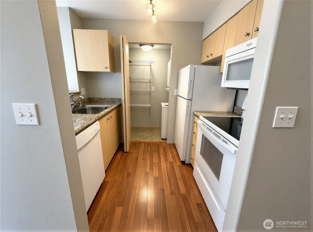 2818 Grand Avenue #B407 Everett, WA 98201