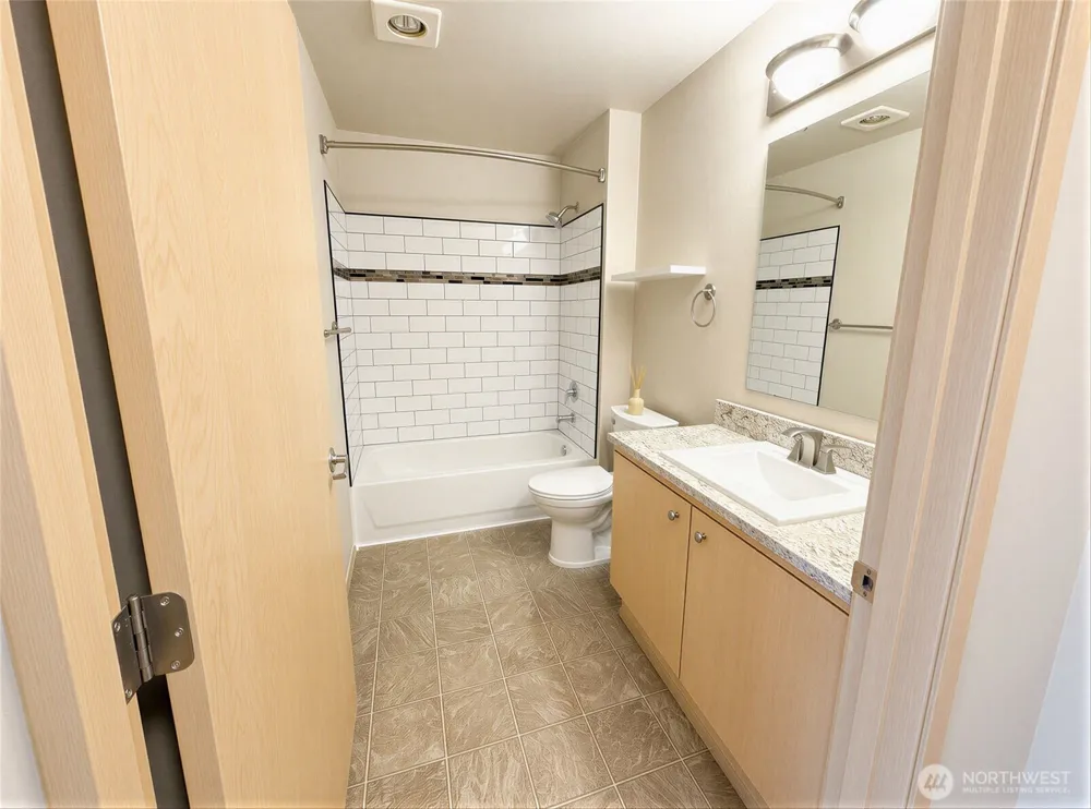 2818 Grand Avenue #B407 Everett, WA 98201