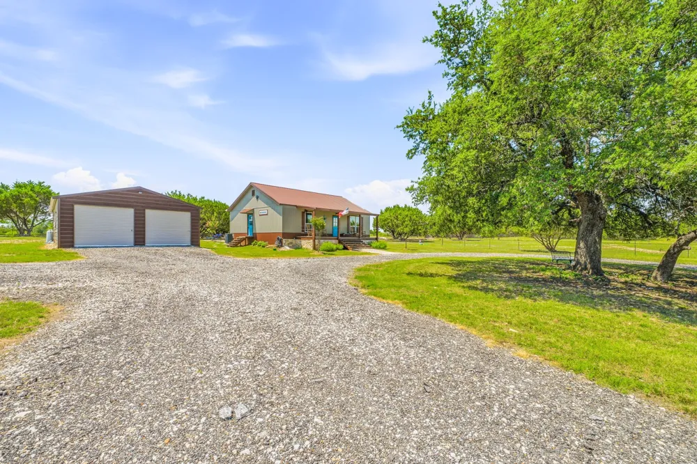 1271 Private 2120 Road Meridian, TX 76665