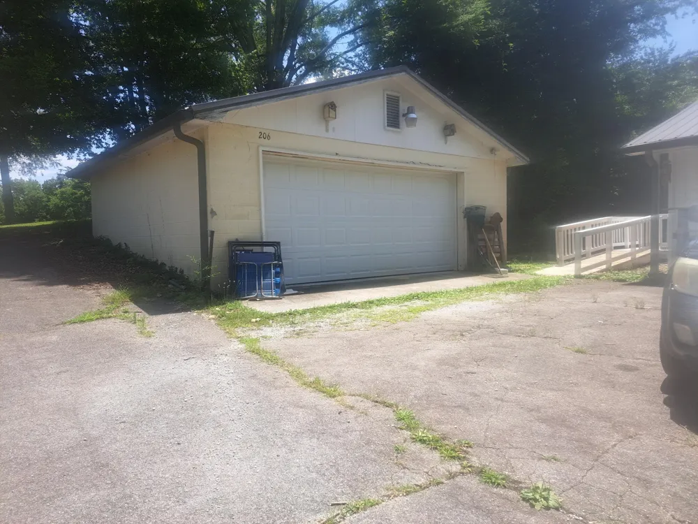206 Lakeshire Drive Spring City, TN 37381