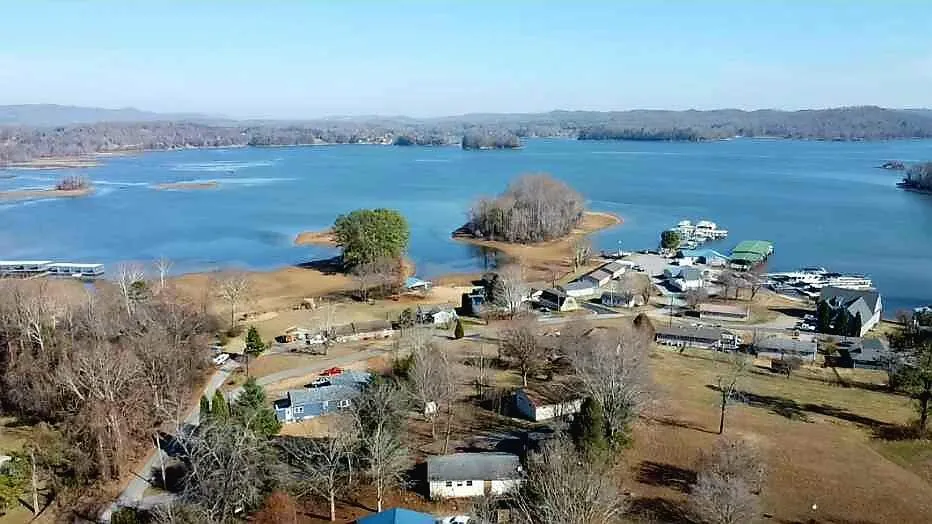 206 Lakeshire Drive Spring City, TN 37381