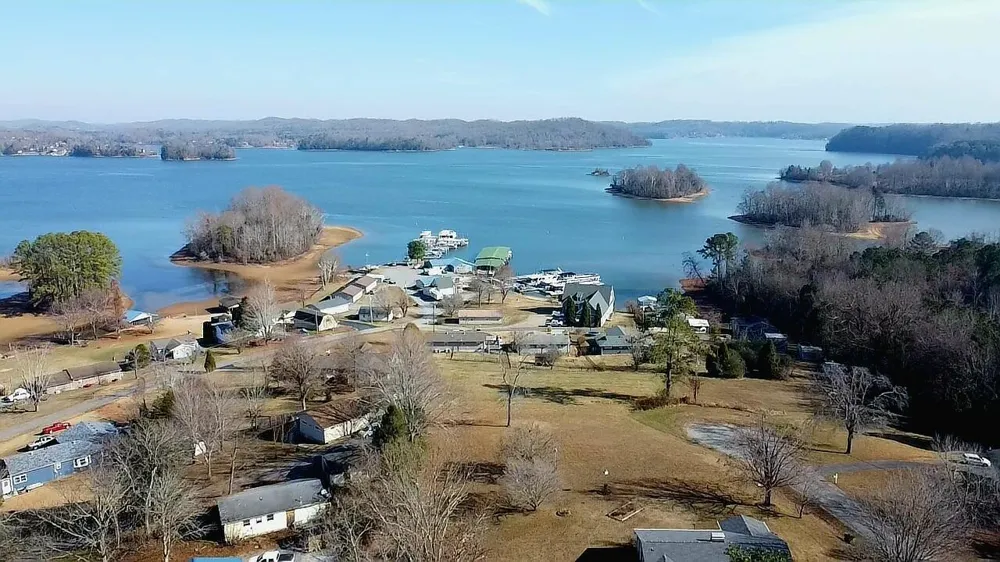 206 Lakeshire Drive Spring City, TN 37381