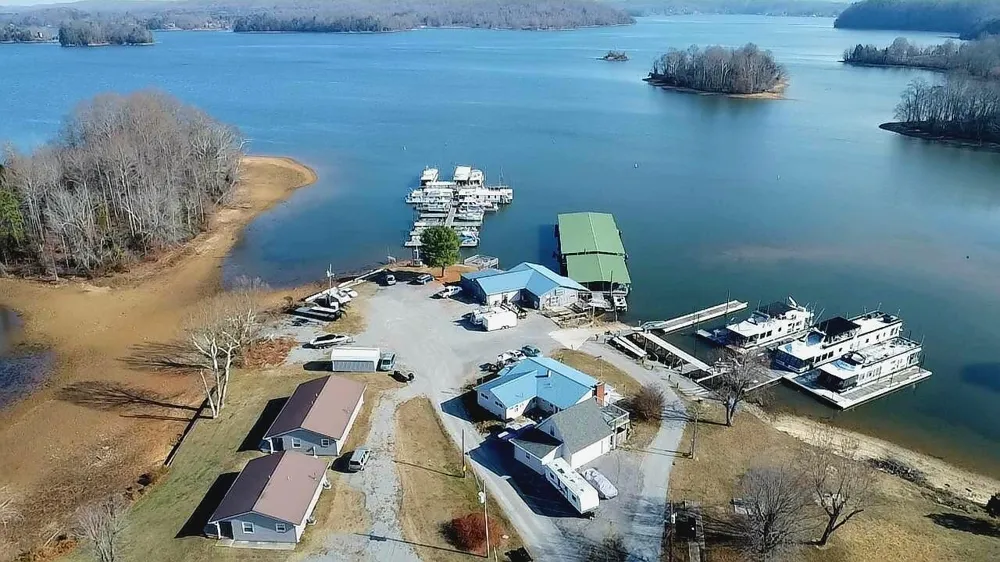 206 Lakeshire Drive Spring City, TN 37381