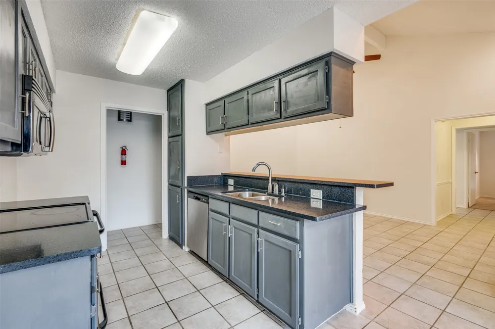 6913 Sierra Drive North Richland Hills, TX 76180