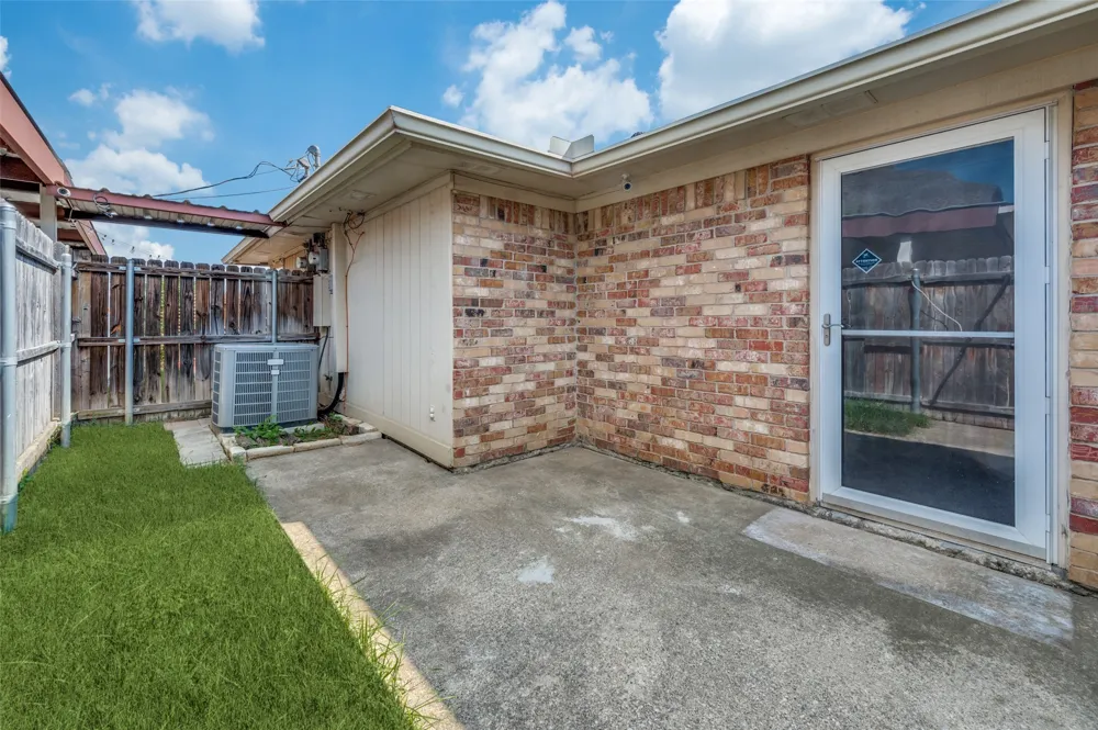 6913 Sierra Drive North Richland Hills, TX 76180