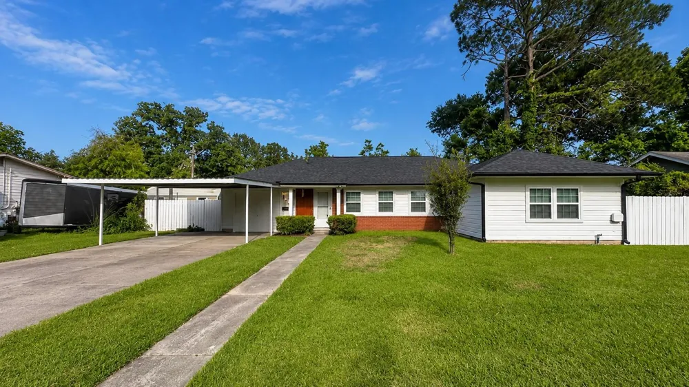 108 Britton Dr Silsbee, TX 77656