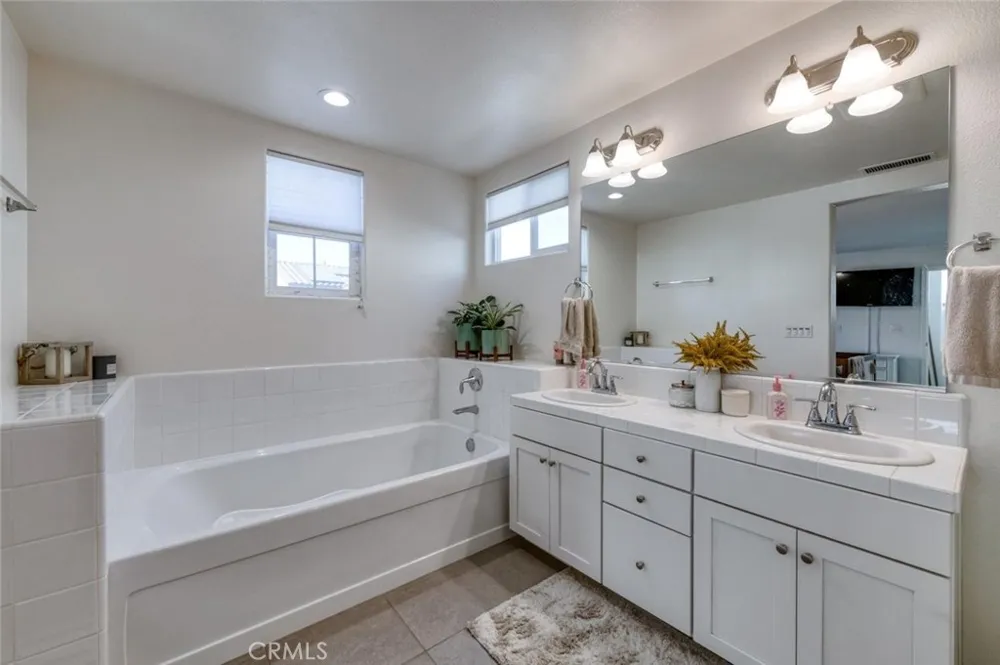 836 Winchell W Madera, CA 93636