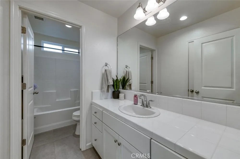 836 Winchell W Madera, CA 93636