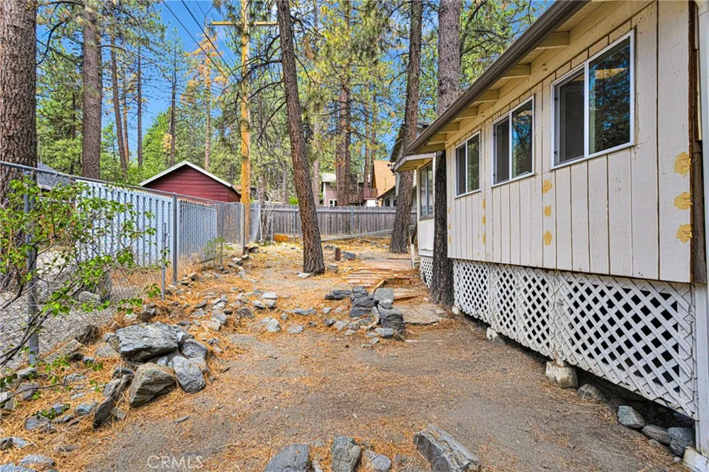 1725 Linnet Wrightwood, CA 92397