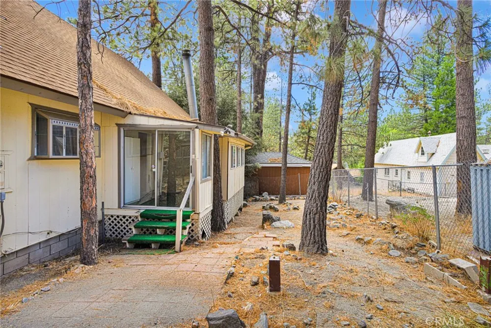1725 Linnet Wrightwood, CA 92397