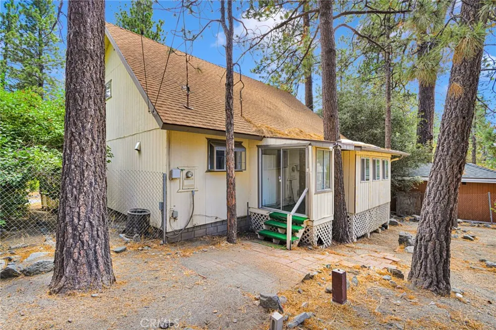 1725 Linnet Wrightwood, CA 92397