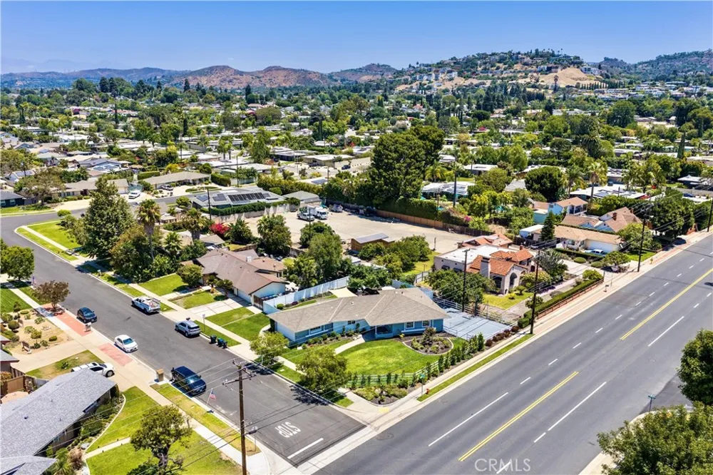 18211 Fairhaven Santa Ana, CA 92705