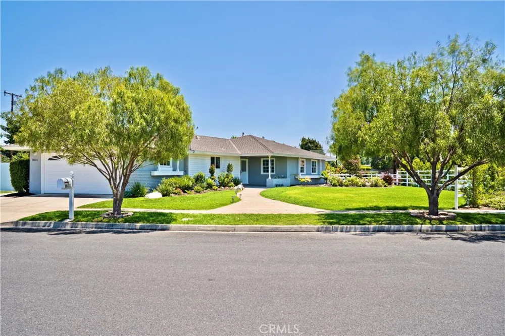 18211 Fairhaven Santa Ana, CA 92705