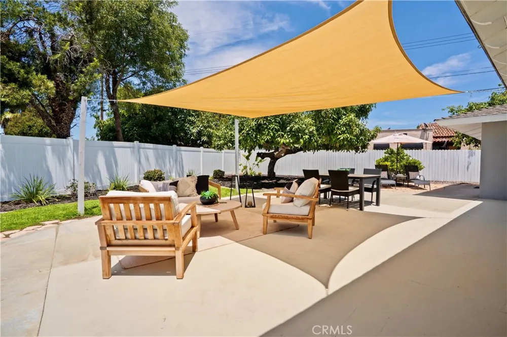 18211 Fairhaven Santa Ana, CA 92705