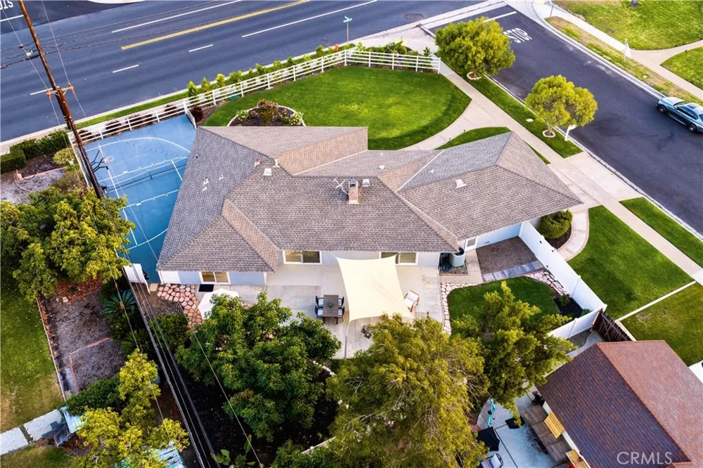 18211 Fairhaven Santa Ana, CA 92705