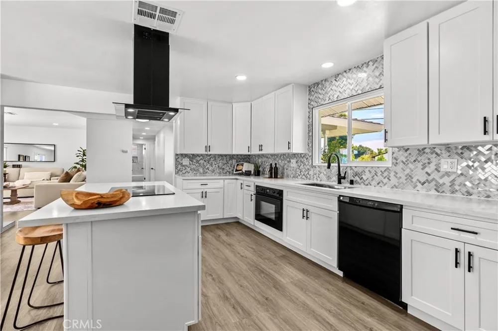 18211 Fairhaven Santa Ana, CA 92705