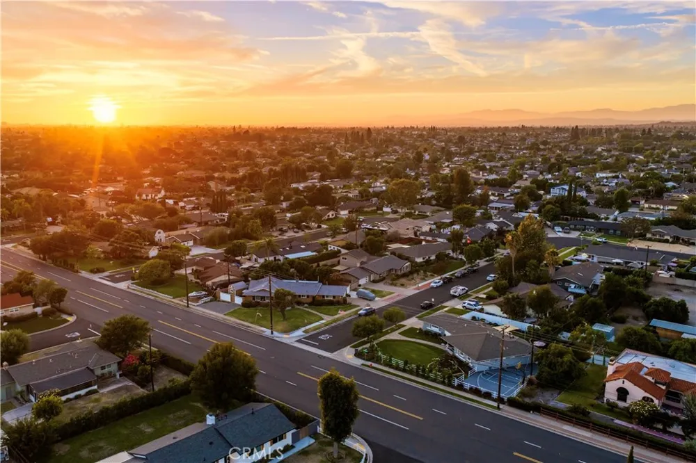 18211 Fairhaven Santa Ana, CA 92705