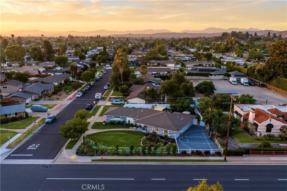 18211 Fairhaven Santa Ana, CA 92705