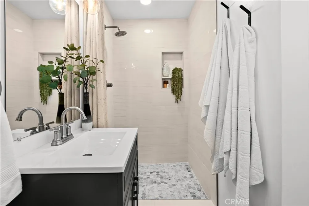 18211 Fairhaven Santa Ana, CA 92705