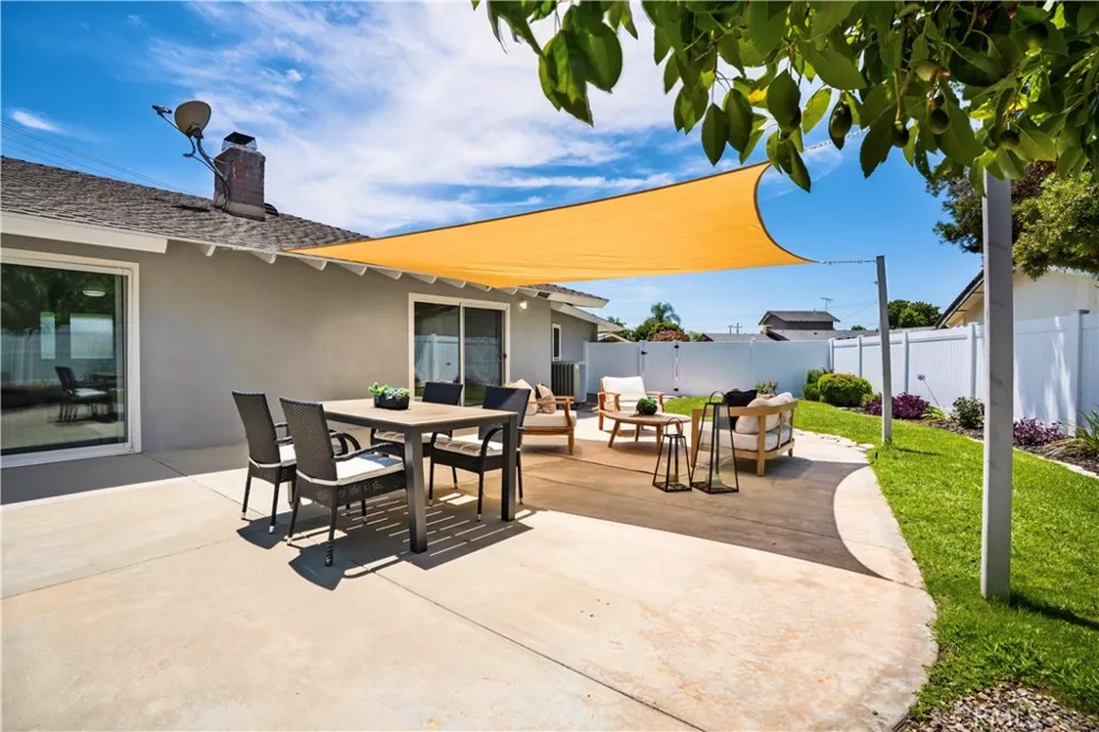 18211 Fairhaven Santa Ana, CA 92705