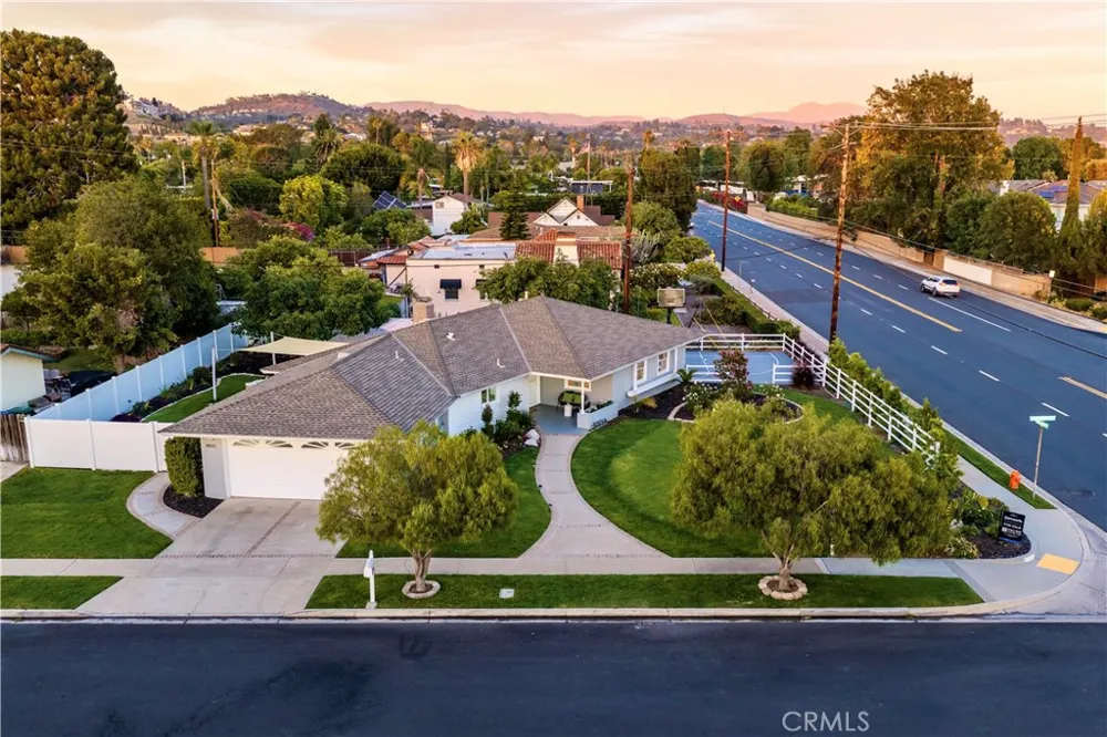 18211 Fairhaven Santa Ana, CA 92705