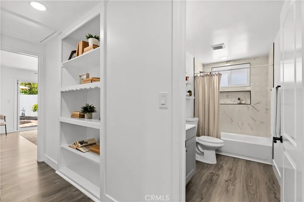 18211 Fairhaven Santa Ana, CA 92705