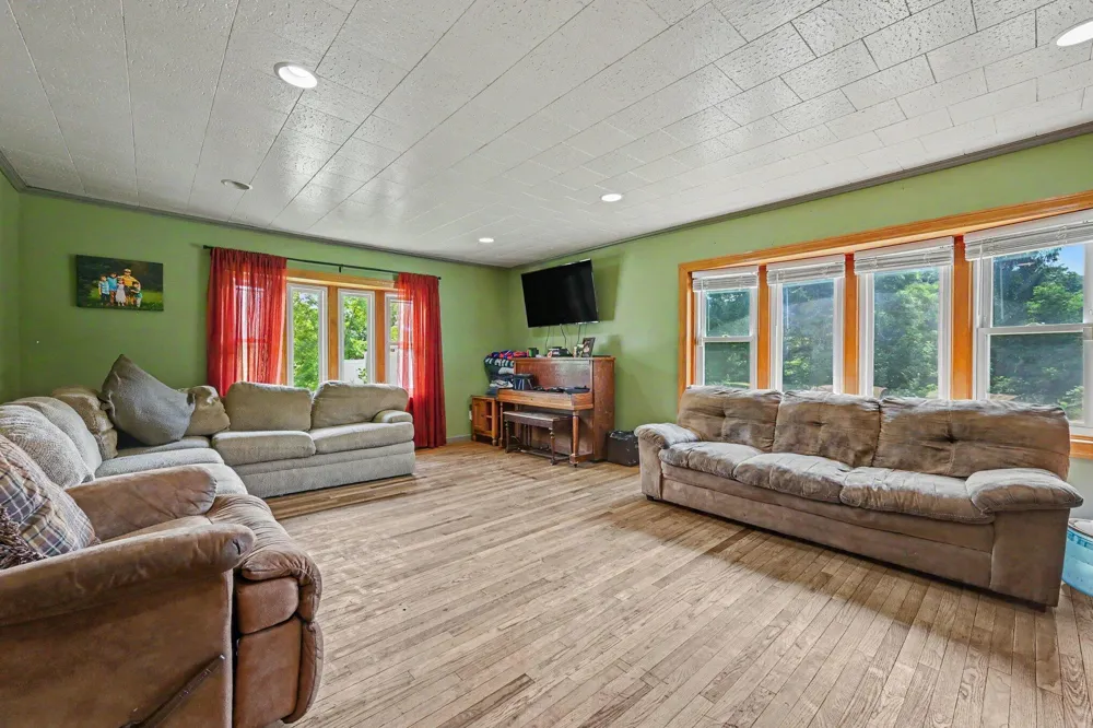59293 Roberts Road Three Rivers, MI 49093