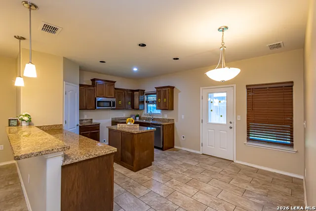 6015 Narciso Laredo, TX 78046