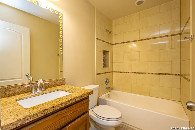6015 Narciso Laredo, TX 78046