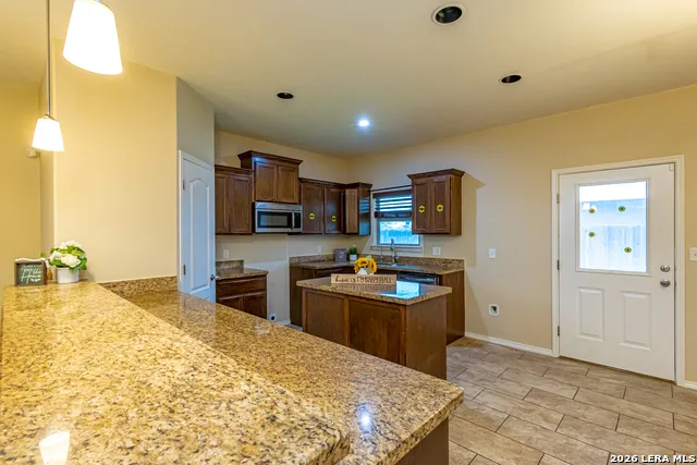 6015 Narciso Laredo, TX 78046