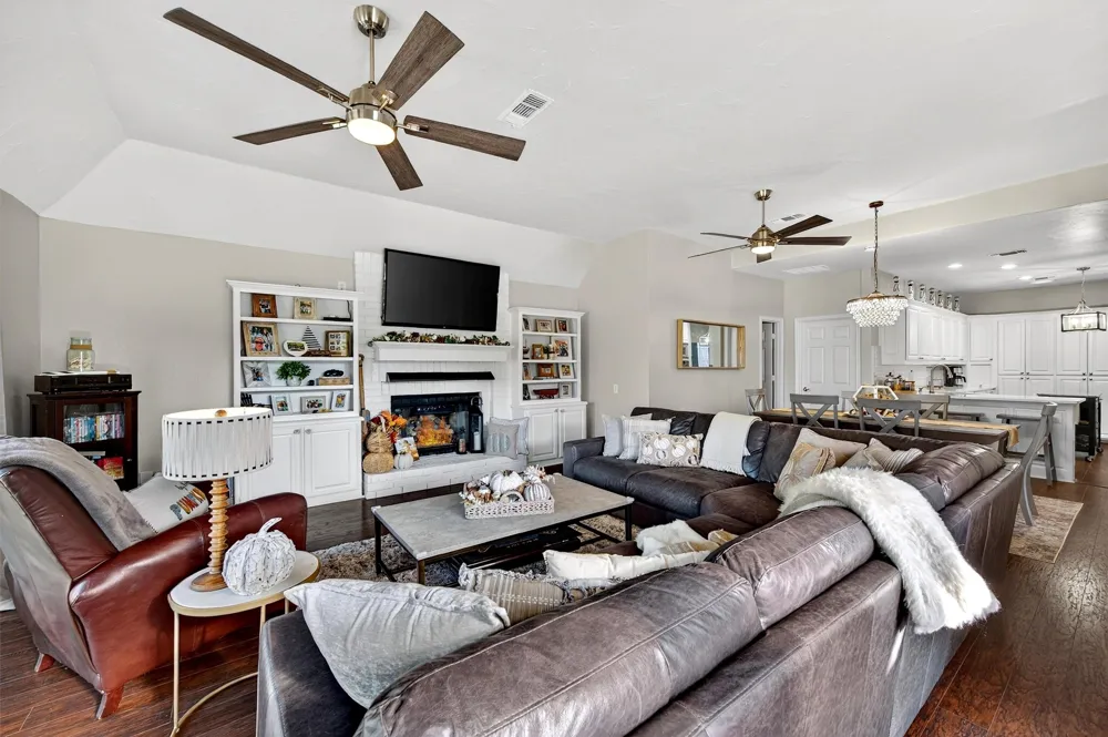 100 Mohawk Cove Lake Kiowa, TX 76240