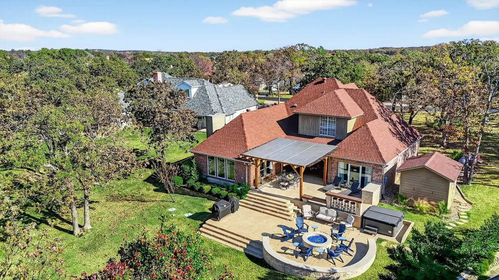 100 Mohawk Cove Lake Kiowa, TX 76240