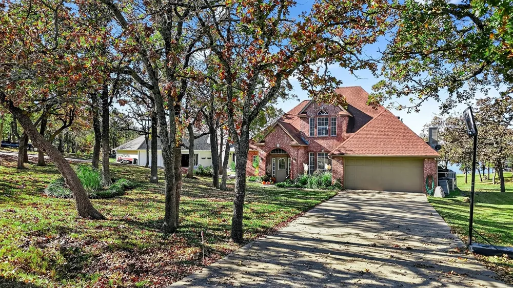 100 Mohawk Cove Lake Kiowa, TX 76240