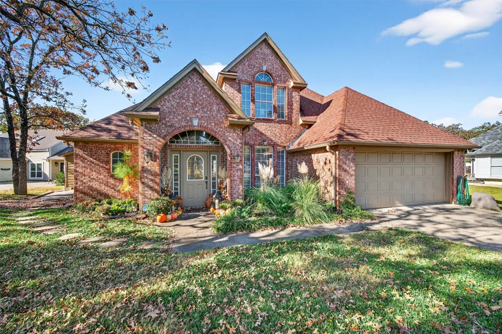 100 Mohawk Cove Lake Kiowa, TX 76240
