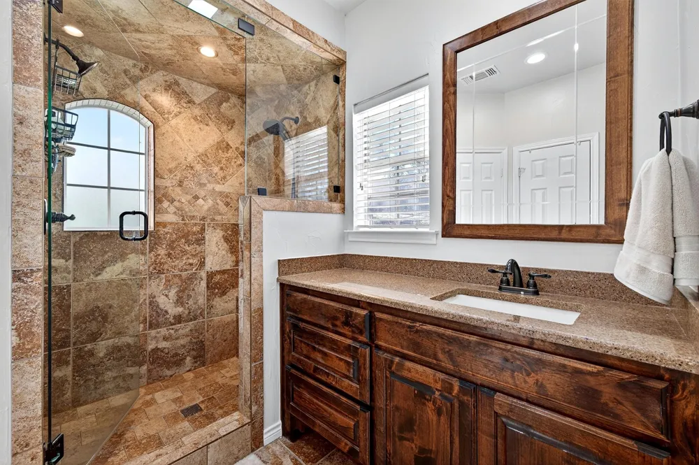 100 Mohawk Cove Lake Kiowa, TX 76240