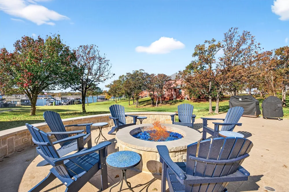 100 Mohawk Cove Lake Kiowa, TX 76240