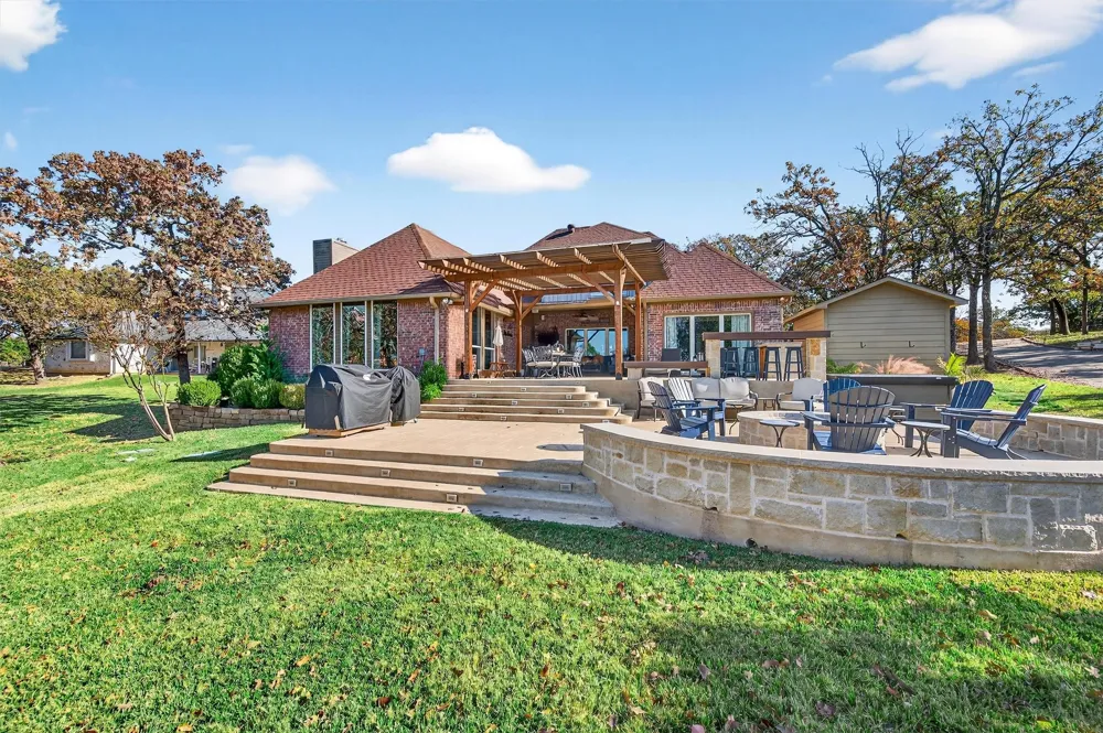 100 Mohawk Cove Lake Kiowa, TX 76240