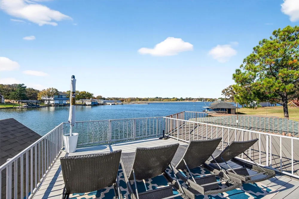 100 Mohawk Cove Lake Kiowa, TX 76240