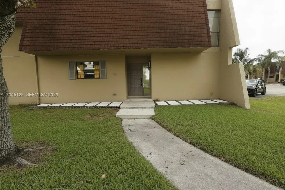 8985 Palm Tree Ln #8985 Pembroke Pines, FL 33024