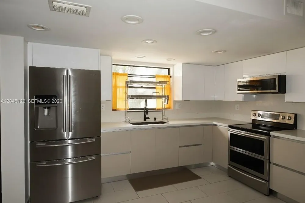 8985 Palm Tree Ln #8985 Pembroke Pines, FL 33024